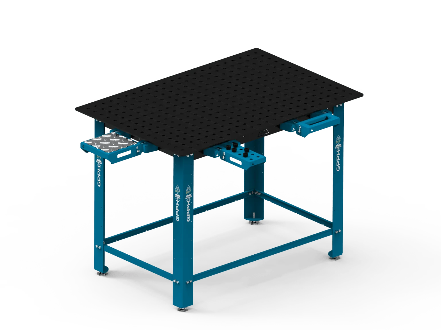 Stół DIY z zamontowanymi półkami