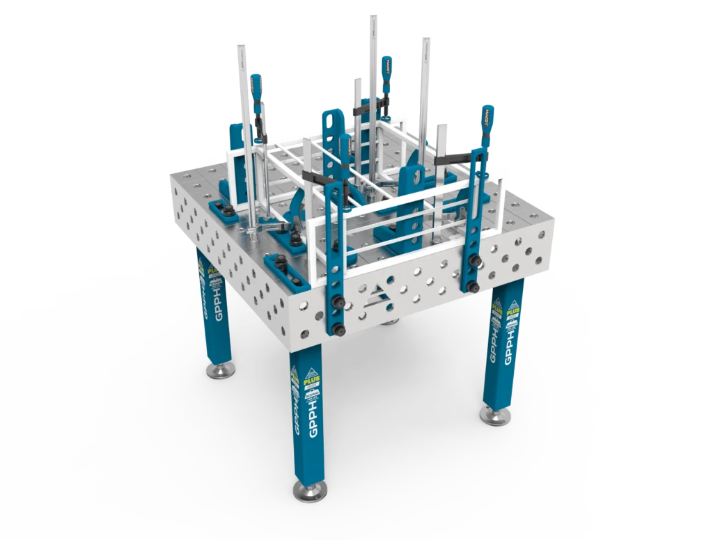 Tradycyjny stół spawalniczy PLUS INOX z narzędziami i konstrukcją spawalniczą