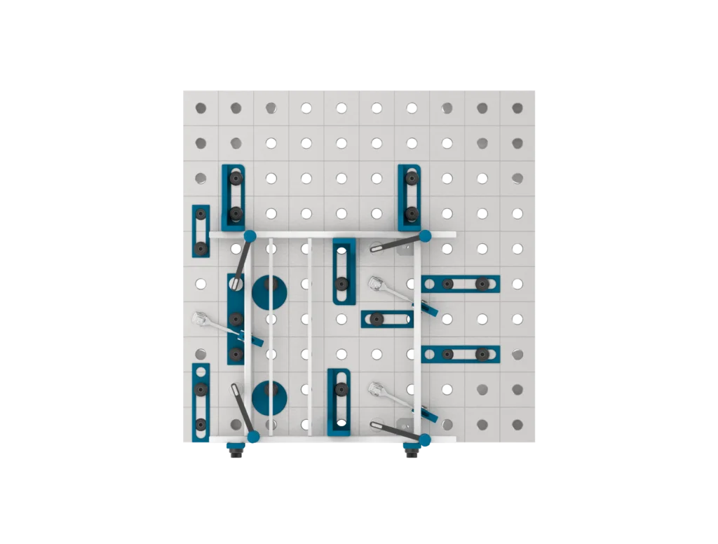 Widok z góry na blat stołu spawalniczego PLUS INOX z rozłożoną konstrukcją do spawania