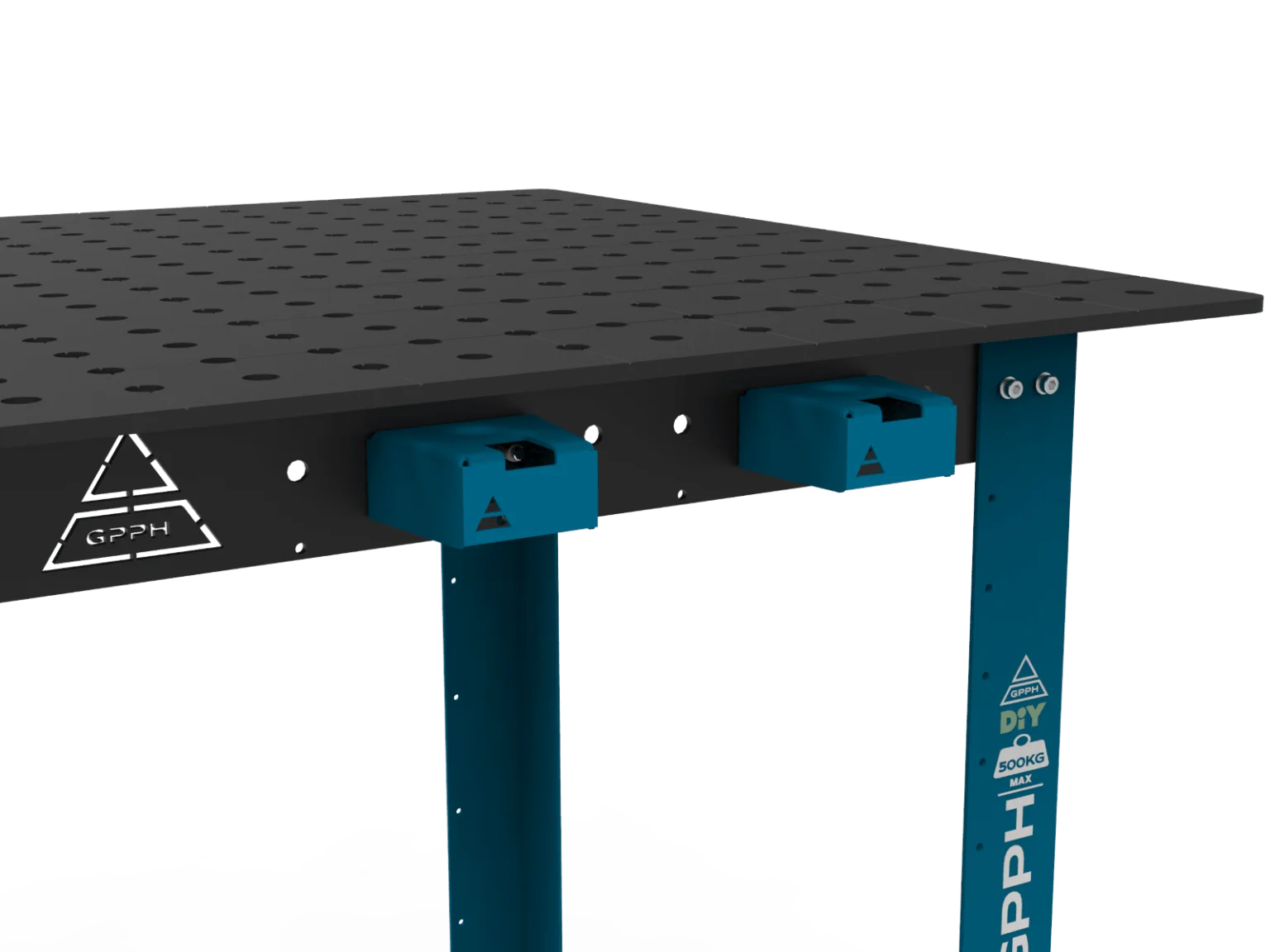 Stół DIY z zamontowanymi półkami