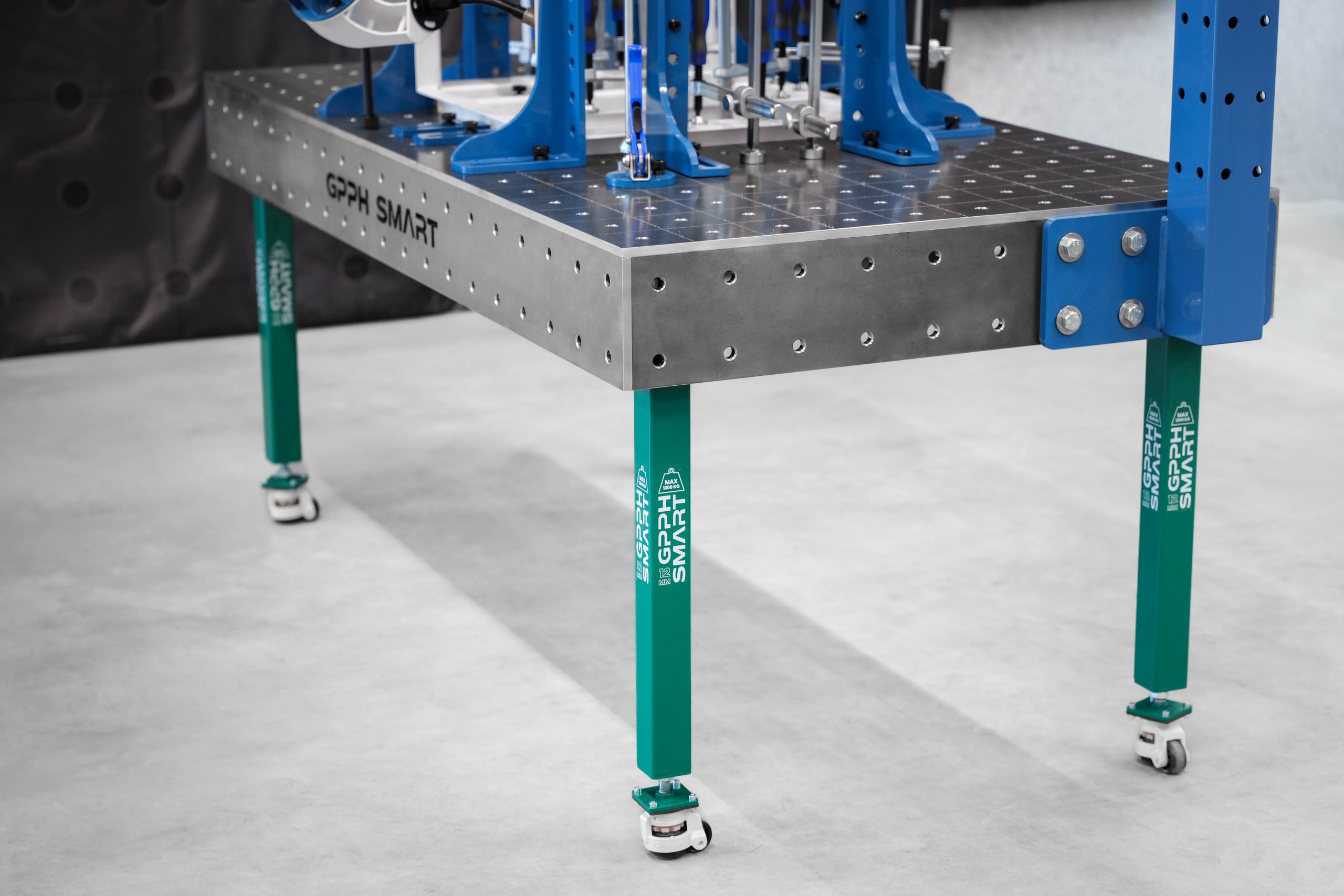 SMART welding table with frame and legs on wheels