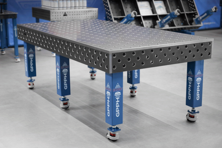 Stół spawalniczy EXPERT 2400 × 1200 z płaskim blatem - ≤ 0,3 mm na całej powierzchni blatu.