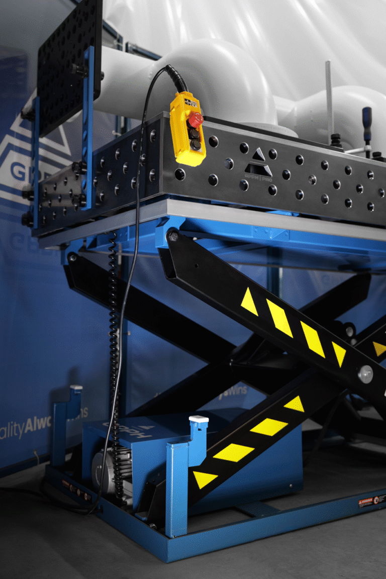 Welding table with a hydraulic lifting system - XWT series