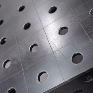 [OUTLET] Stół Spawalniczy PLUS 1500x1480 mm – system φ28, siatka 100x100mm