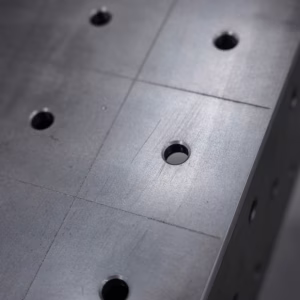 [OUTLET] Mesa de soldadura PLUS 2000x1000 mm – sistema φ16, rejilla 100x100 mm