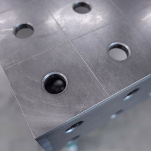 [OUTLET] Mesa de soldadura SMART 12mm 2000x1000mm – sistema fi28, malla 100x100mm