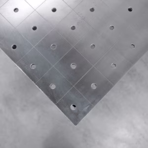 [OUTLET] Mesa de soldadura SMART 12 mm 1500 x 1480 mm – sistema φ16, rejilla 100 x 100 mm