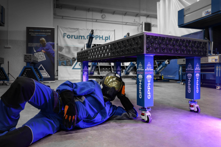 Welder avec une table de soudage EXPERT