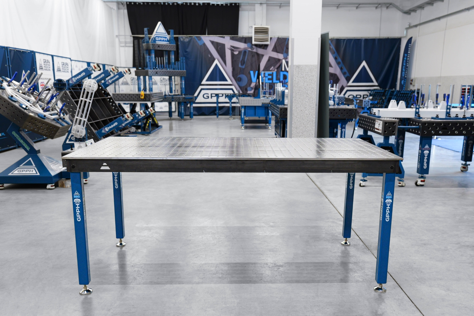 Table de soudage BASIC Dimensions : 2000 x 1000 mm, maille : 50 x 50 mm, système : Φ16