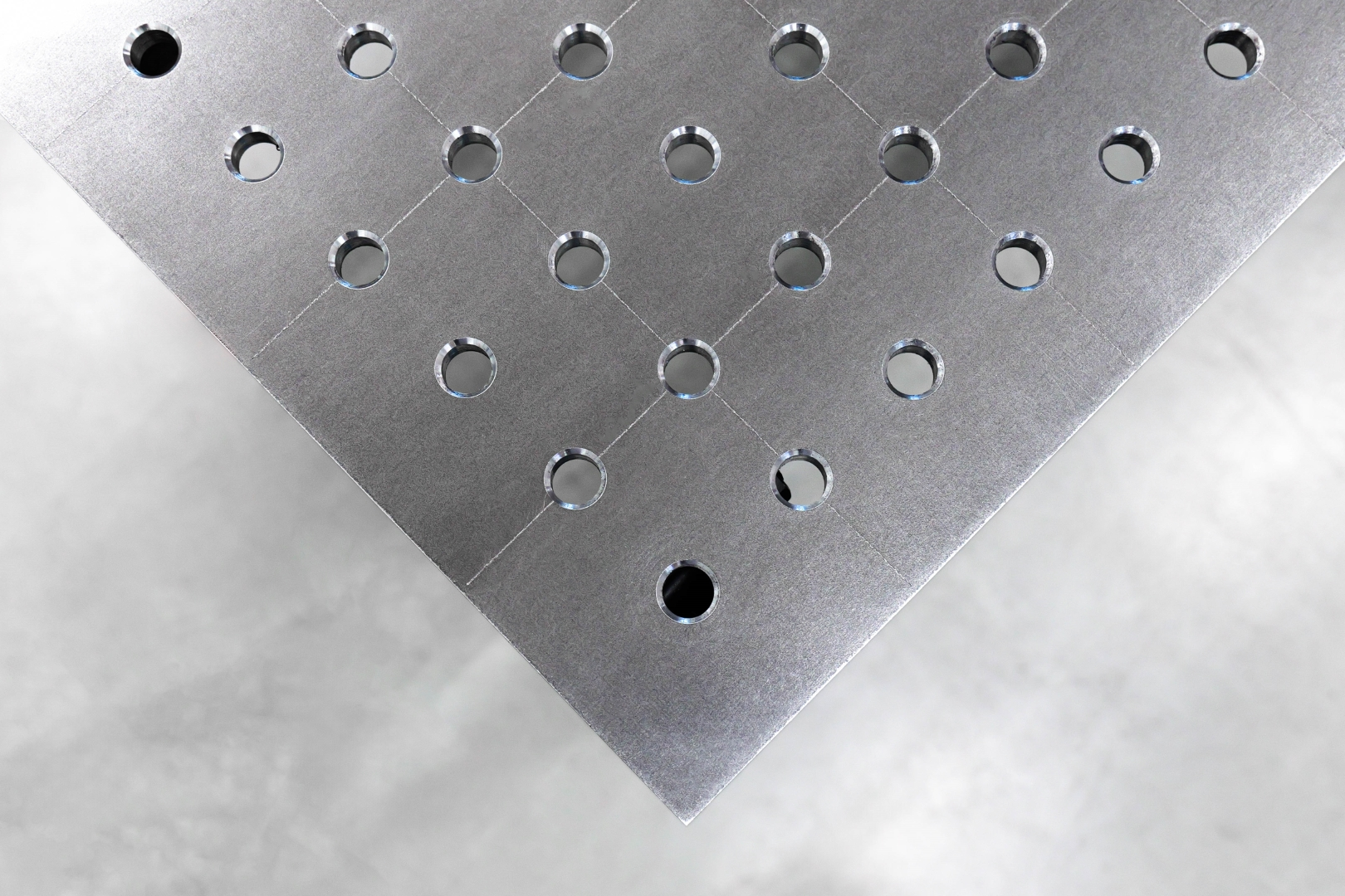 Table de soudage BASIC Dimensions : 2000 x 1000 mm, maille : 50 x 50 mm, système : Φ16