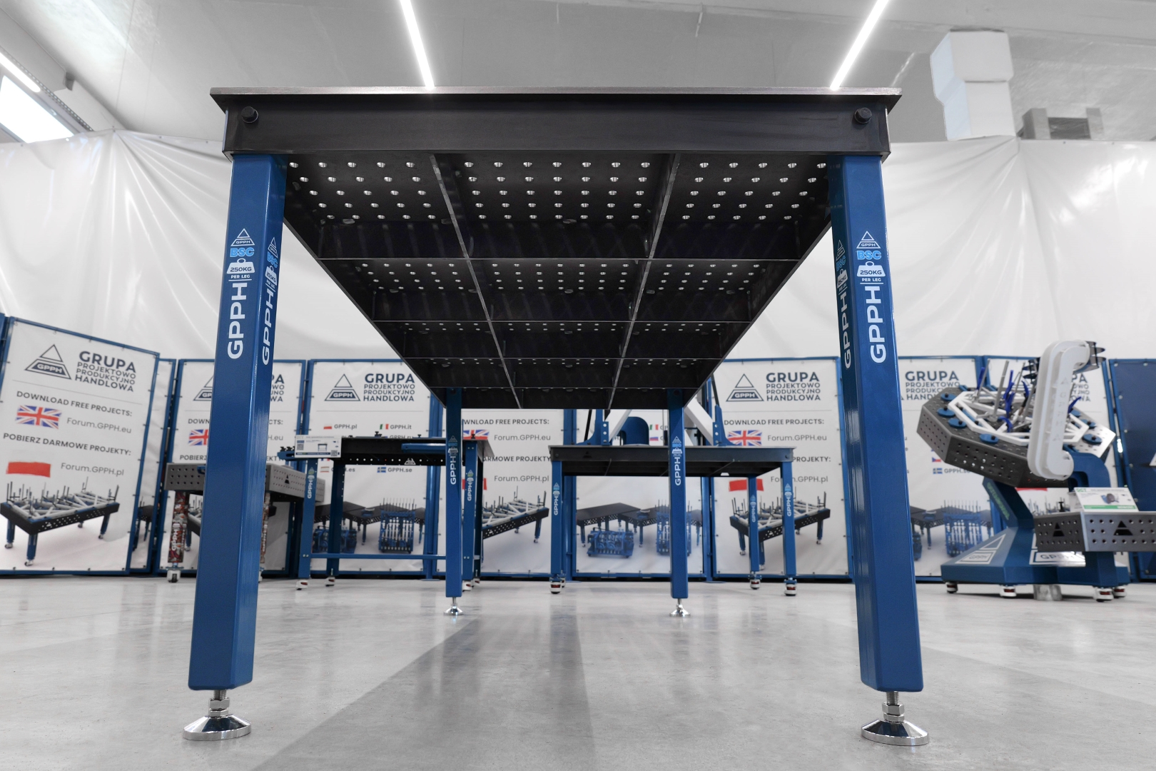 Table de soudage BASIC Dimensions : 2000 x 1000 mm, maille : 50 x 50 mm, système : Φ16