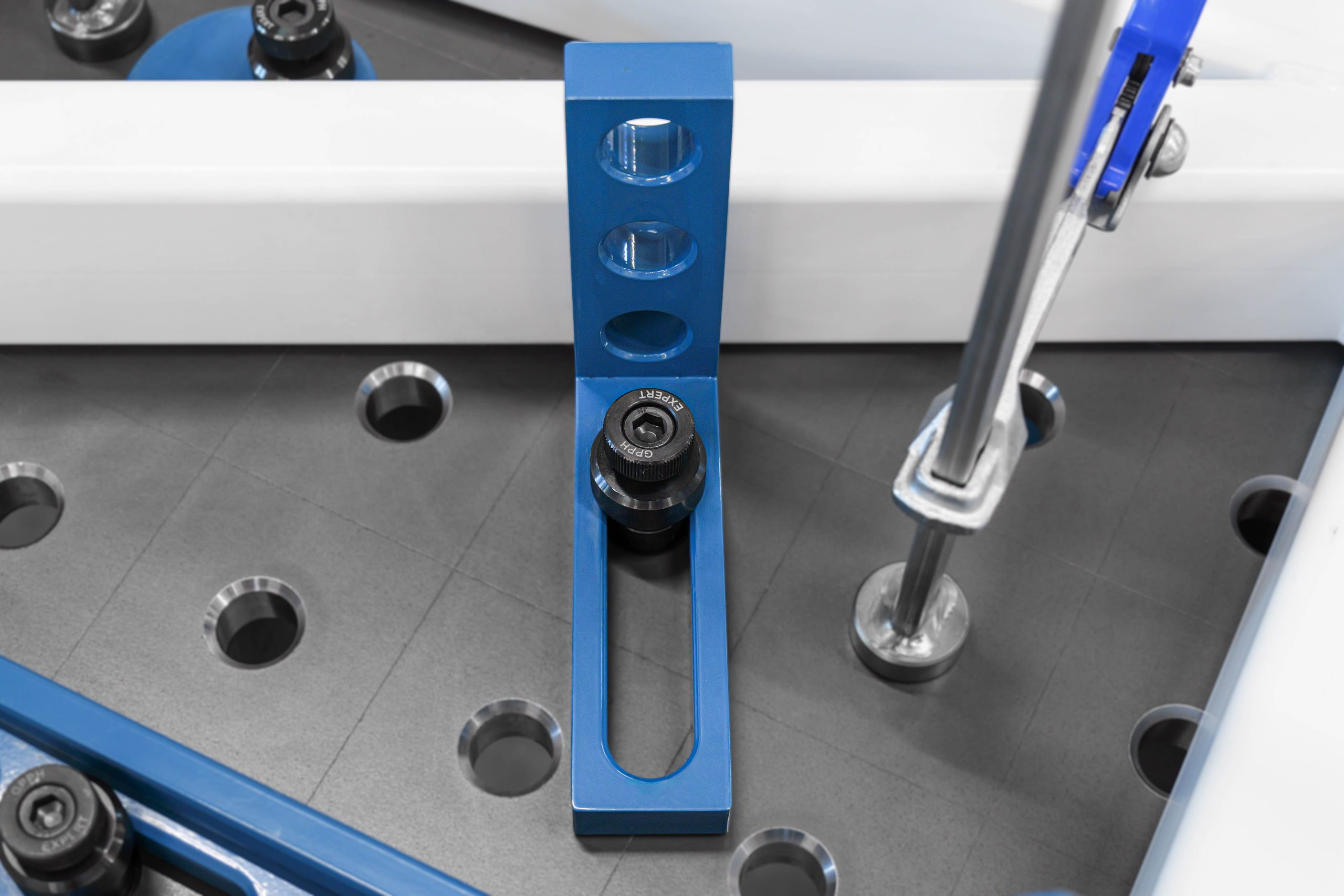 Winkelprofil 185 x 175 mm, System – Φ28, Serie – EXPERT