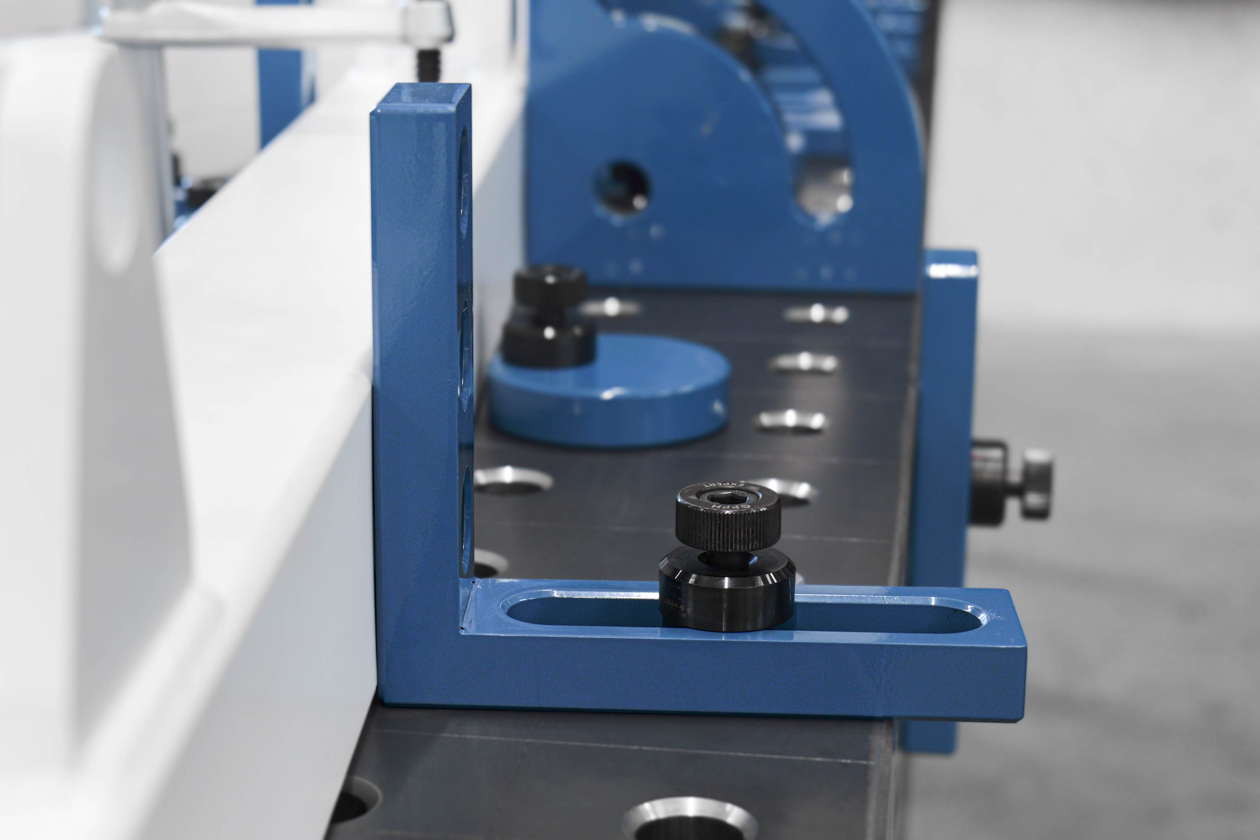 Winkelprofil 185 x 175 mm, System – Φ28, Serie – EXPERT