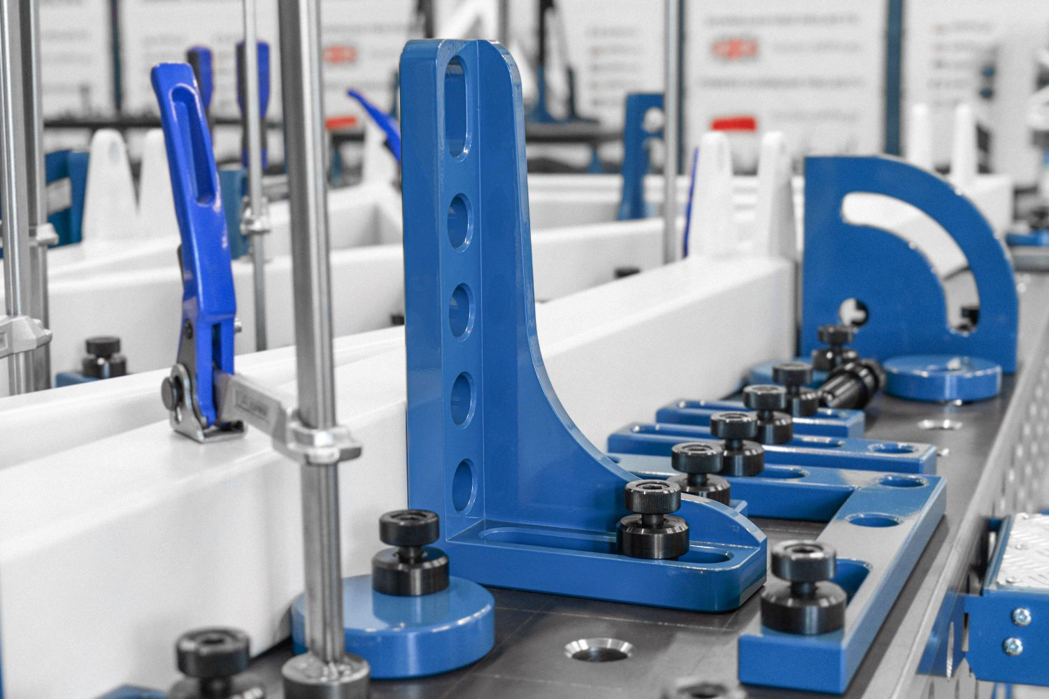 Ángulo 300 x 190 mm, sistema - Φ28, serie - EXPERT