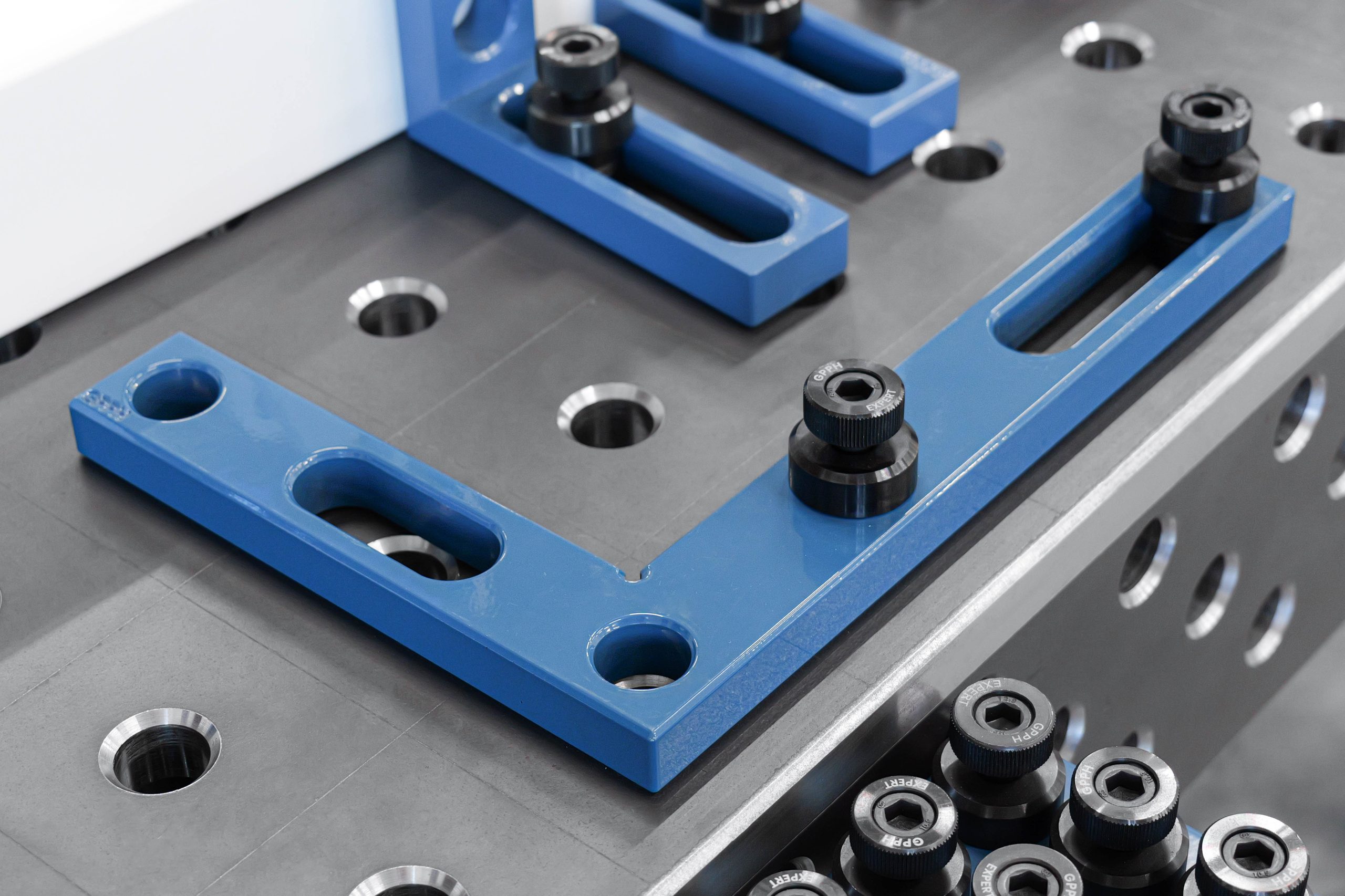 Escuadra plana 350x250mm, Sistema - Φ28, Serie - EXPERT