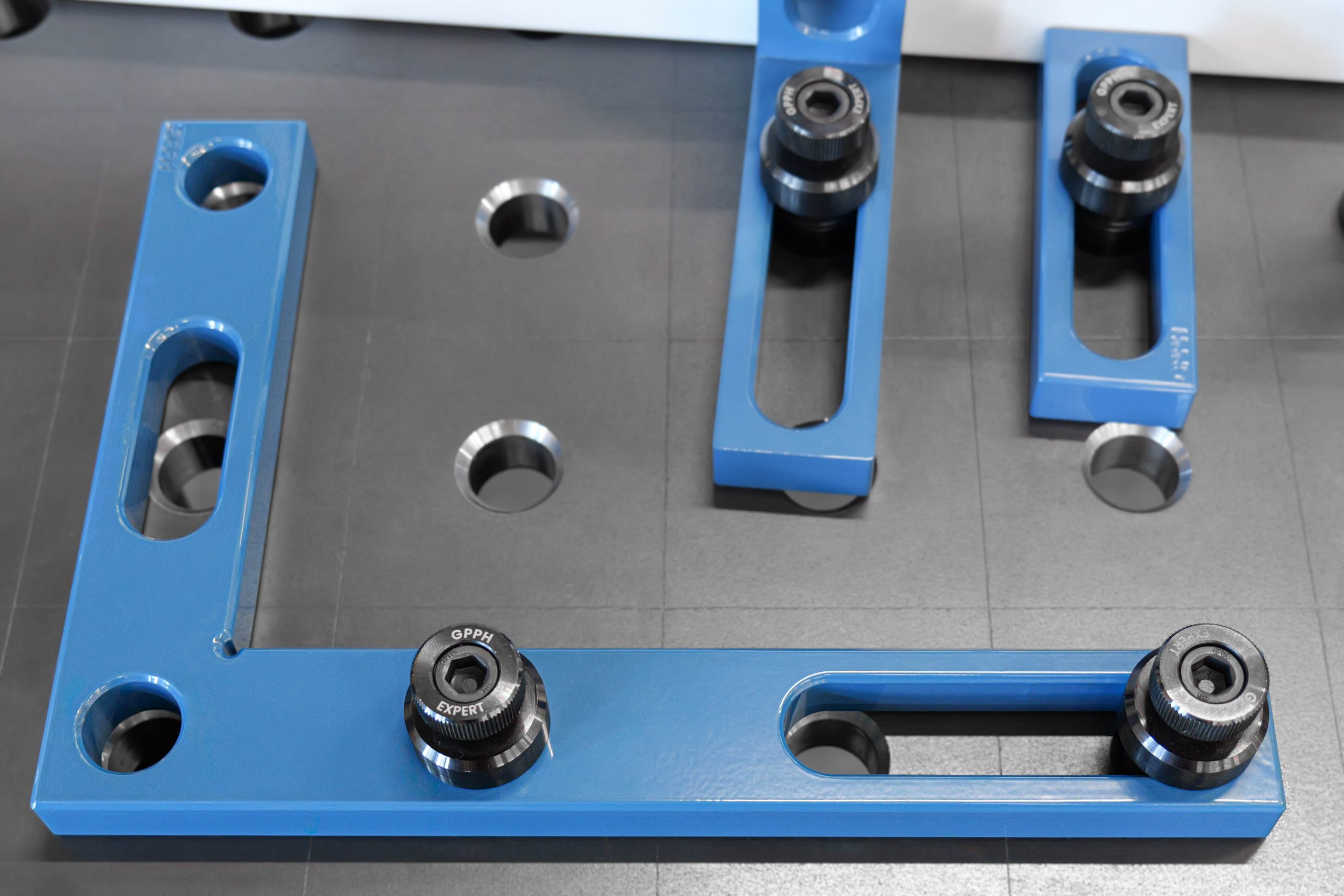 Escuadra plana 350x250mm, Sistema - Φ28, Serie - EXPERT