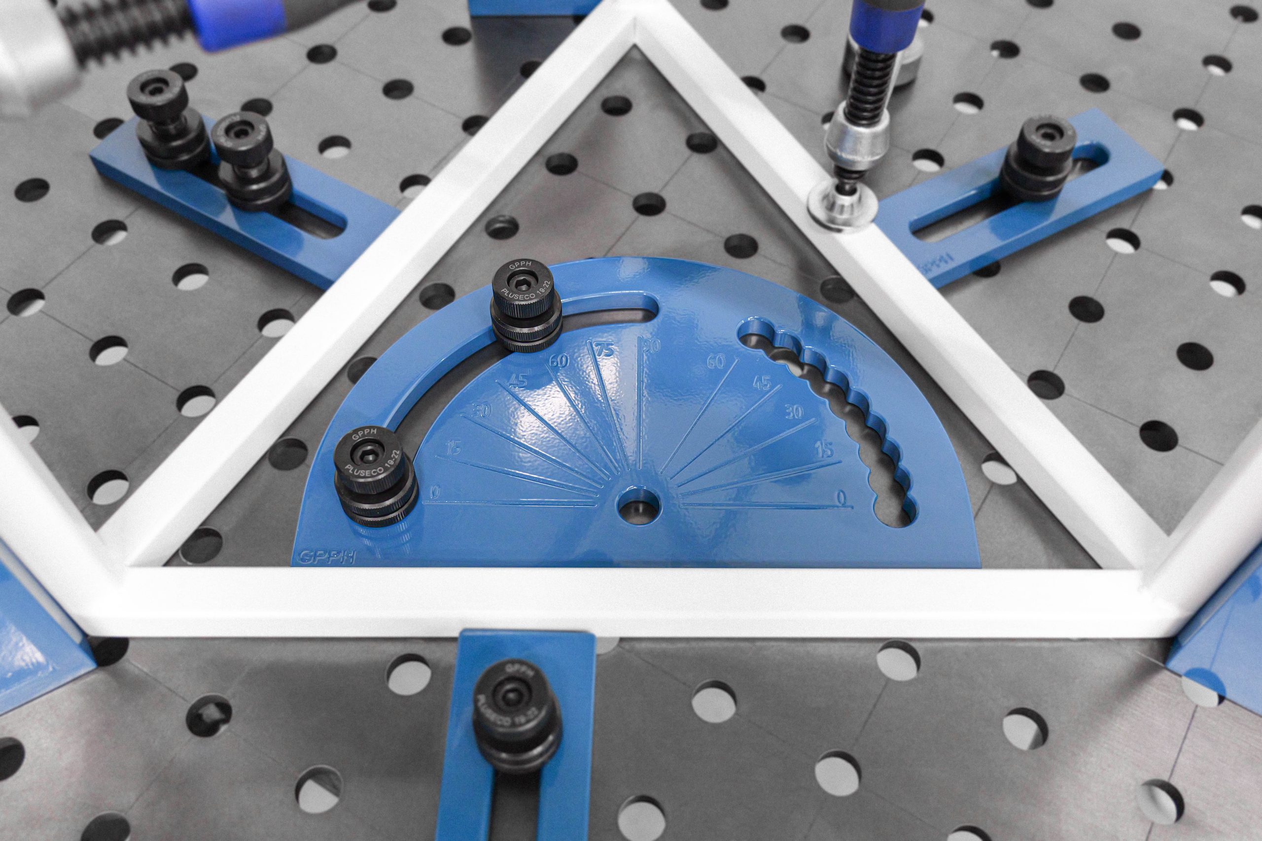 Rapporteur, Système - fi16, Série - PLUS