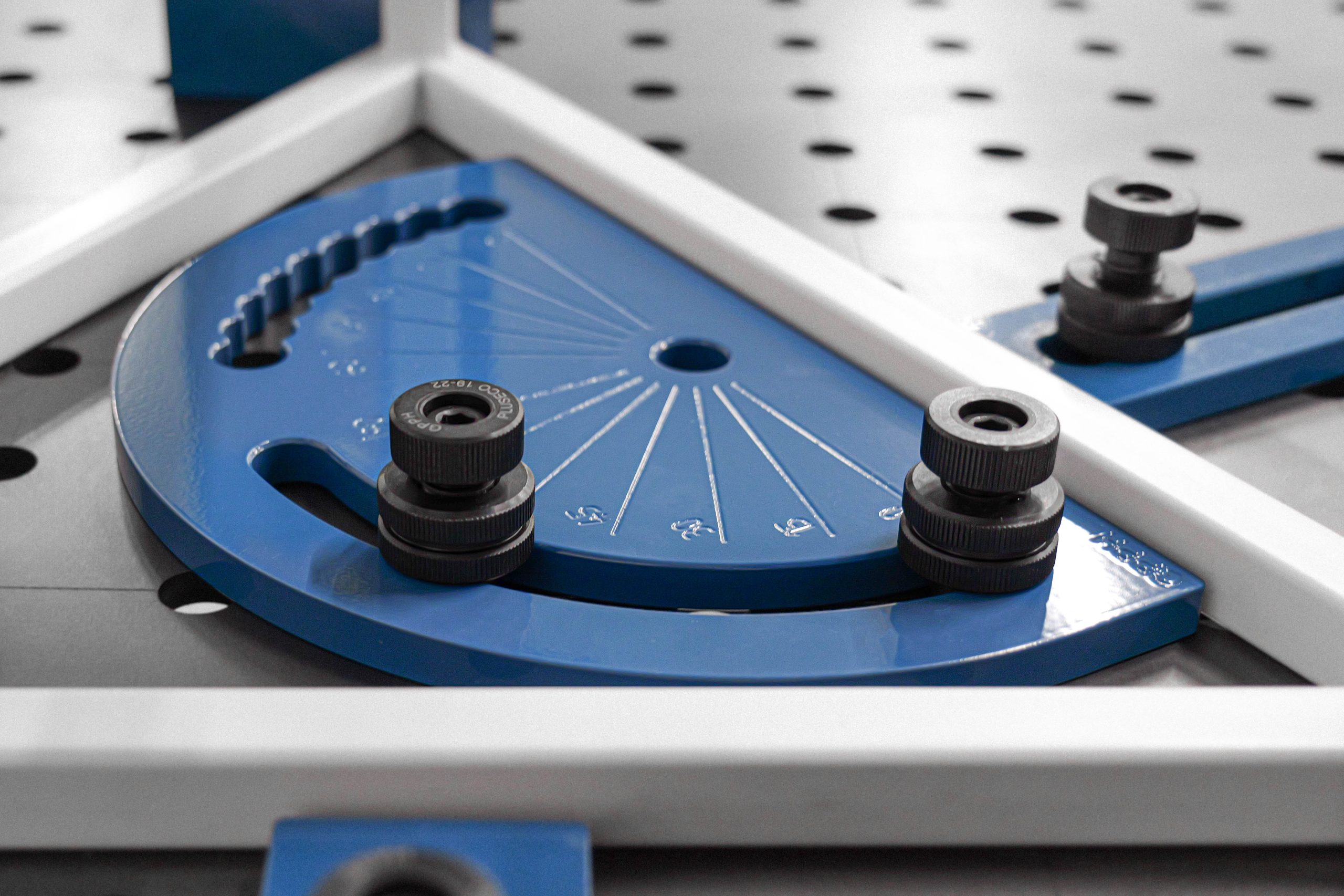 Rapporteur, Système - fi16, Série - PLUS