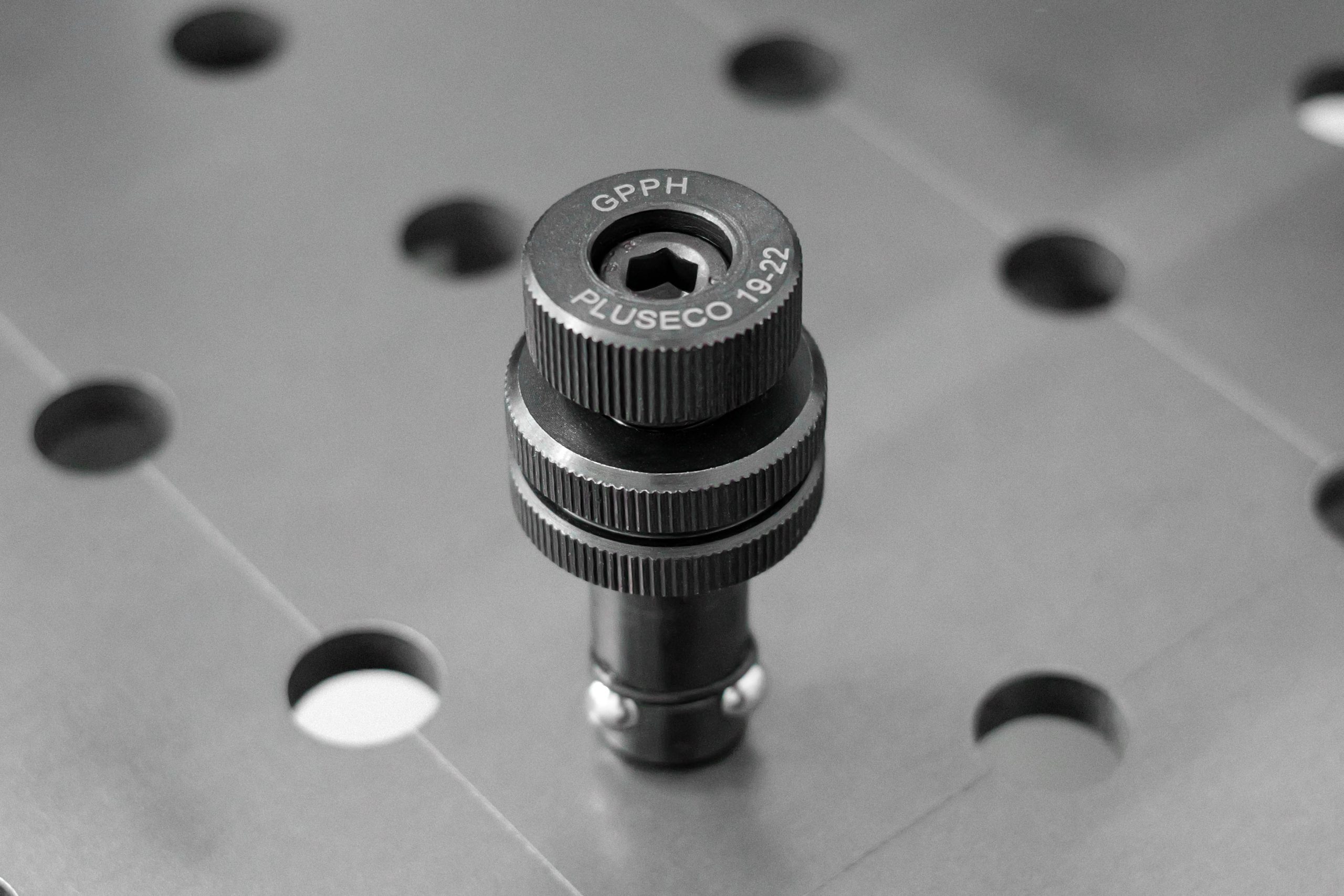 Verstellbarer Befestigungsbolzen ECOPLUS System 16